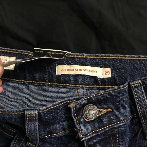 Levi’s 70s High Rise Slim Straight Jeans - Picture 5 of 9